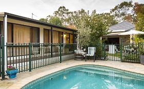 Courtsidecottage Bed And Breakfast
